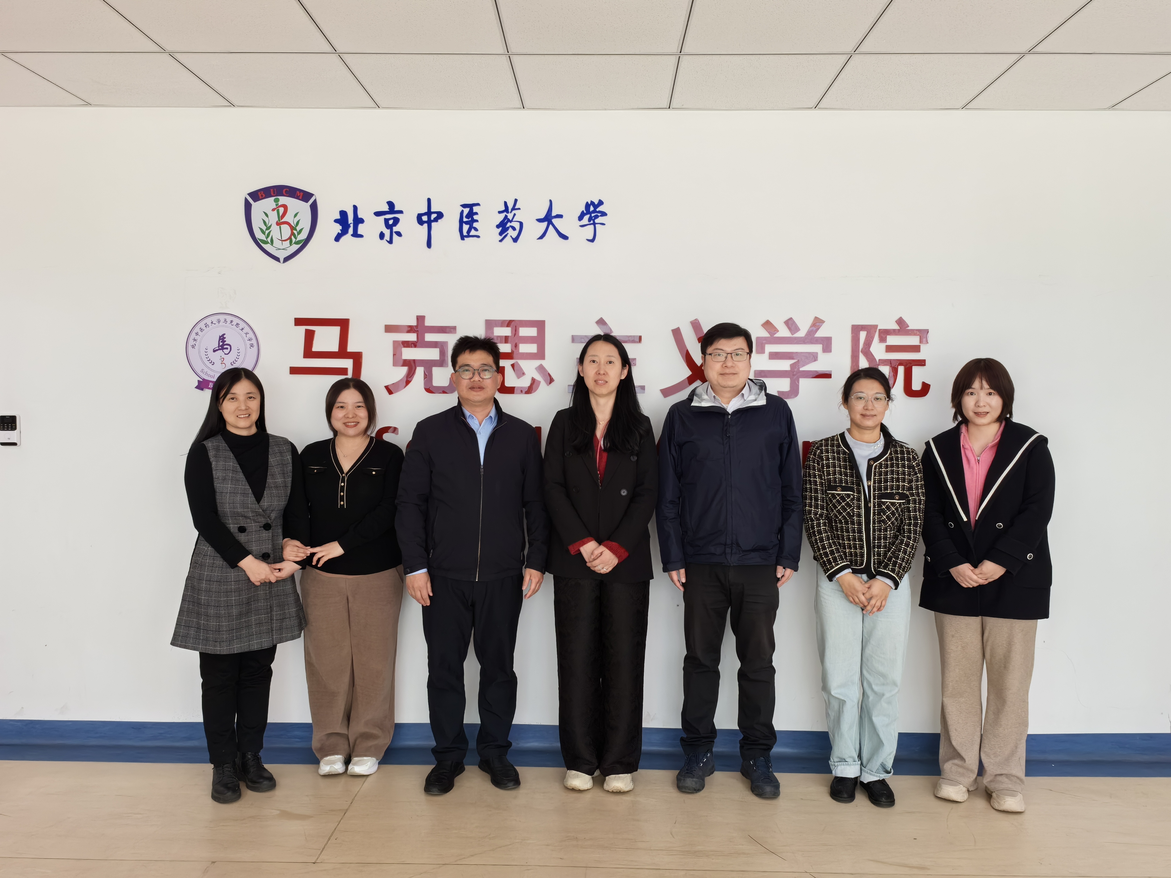 习近平新时代中国特色社会主义思想概论教研室教研室照片.jpg
